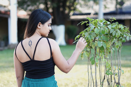 Achieve casual elegance with this women's black crop tank, a versatile and stylish choice for expressing your laid-back sophistication.