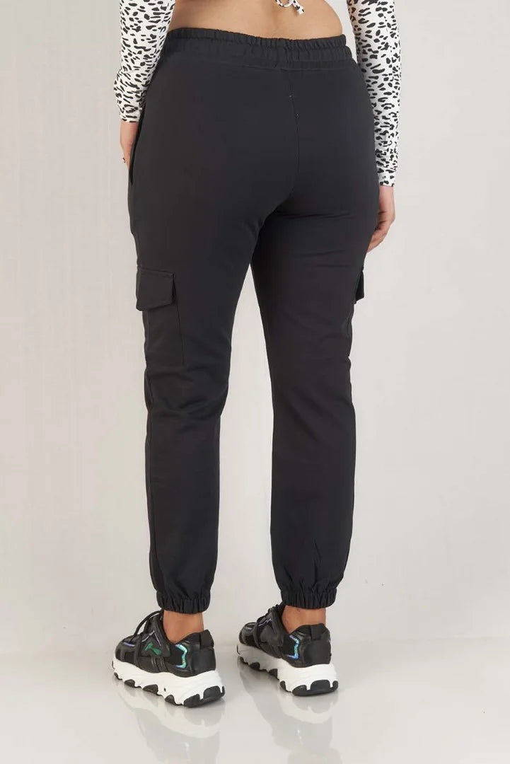  Get street-ready with these black cargo pants, a stylish and comfortable option for creating on-trend and urban-inspired looks.