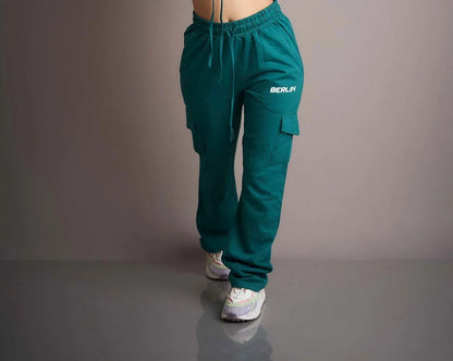  Stay cool and stylish in these green cargo pants, a trendy and comfortable choice for expressing your fashion sense.