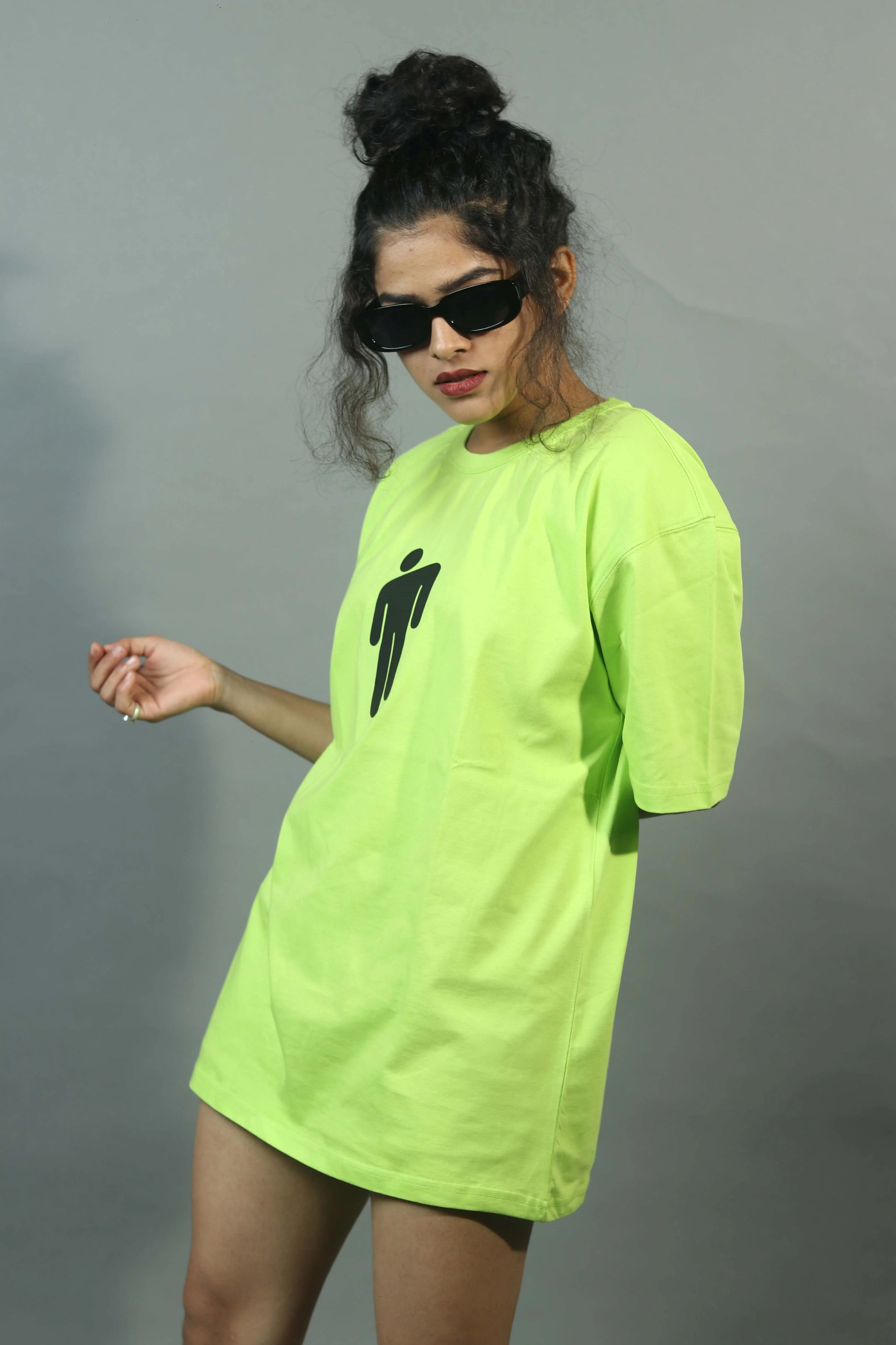 Achieve a laid-back street style with this oversized T-shirt, a fashionable choice for women who value comfort.