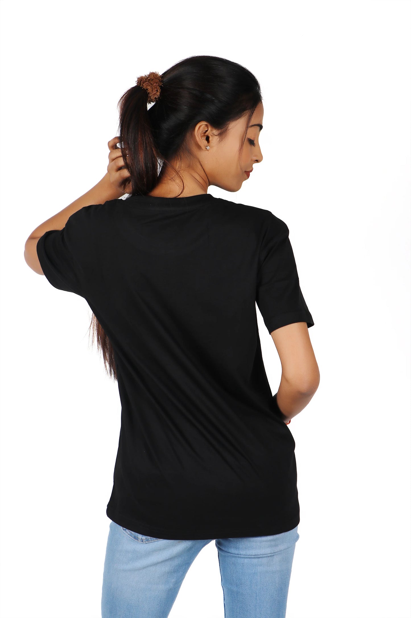 Achieve effortless appeal with this black plain T-shirt, a fashionable and easygoing choice for your wardrobe.