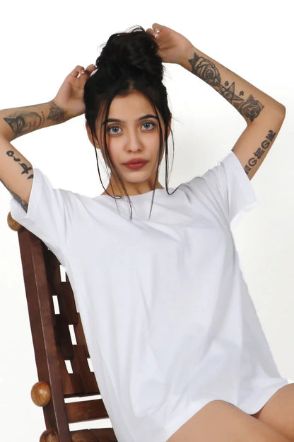 This white T-shirt offers both comfort and easygoing style